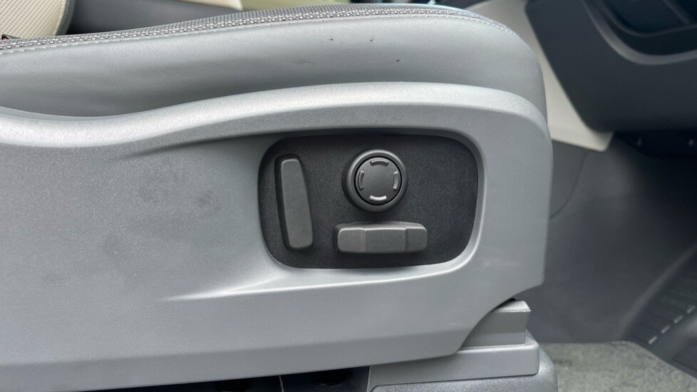 Used Land Rover Defender 2023 for sale - 76915091: Photo 49