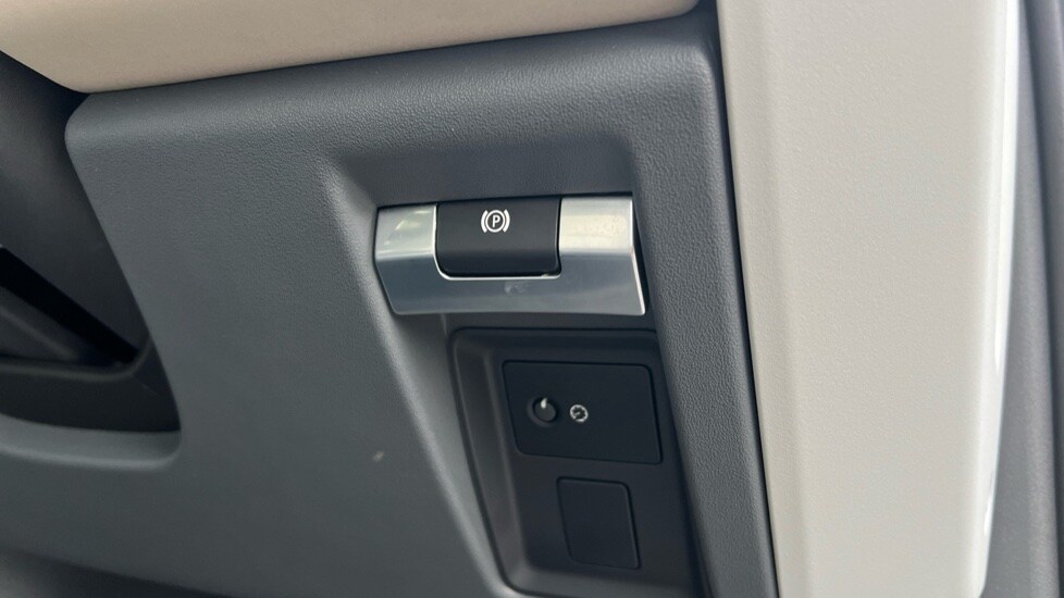 Used Land Rover Defender 2023 for sale - 76915091: Photo 50