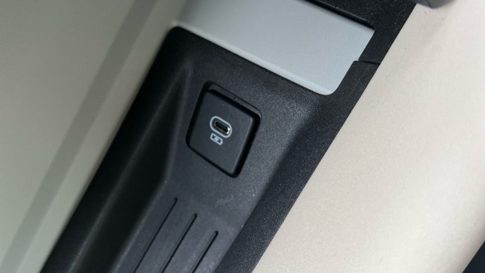 Used Land Rover Defender 2023 for sale - 76915091: Photo 72