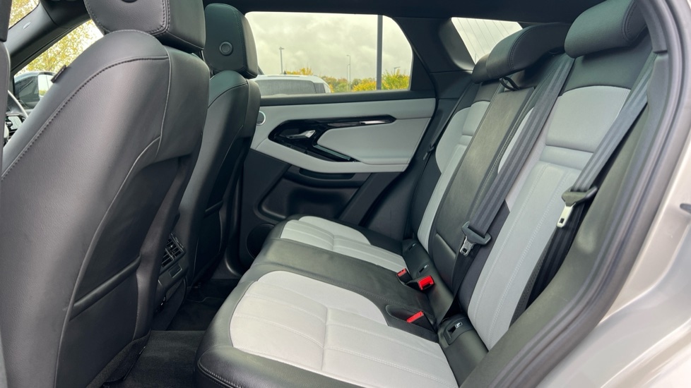 Used Land Rover Range Rover Evoque 2025 for sale - 76672588: Photo 4