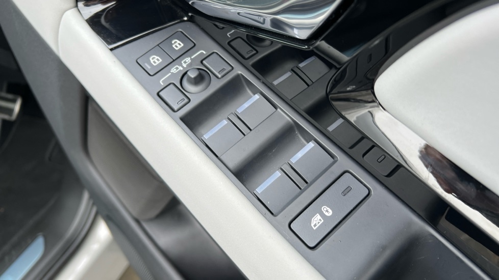 Used Land Rover Range Rover Evoque 2025 for sale - 76672588: Photo 41