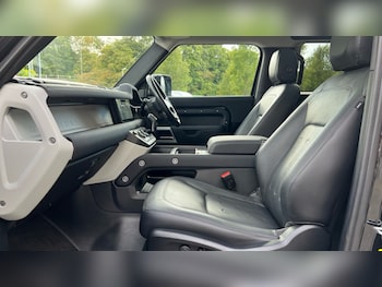 Used Land Rover Defender 2021 for sale - 75698604: Photo