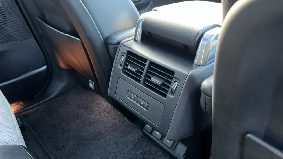 Used Land Rover Discovery 2023 for sale - 76851154: Photo 18