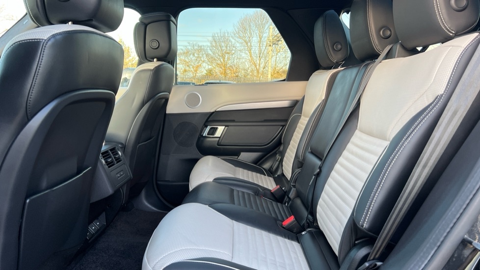 Used Land Rover Discovery 2023 for sale - 76851154: Photo 4