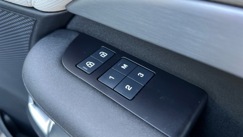 Used Land Rover Discovery 2023 for sale - 76851154: Photo 44