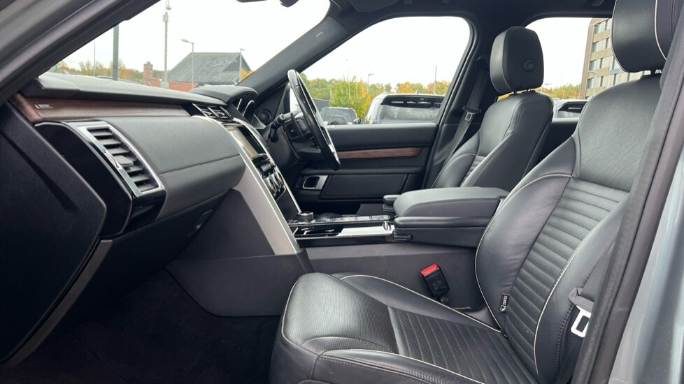 Used Land Rover Discovery 2017 for sale - 76273006: Photo 3