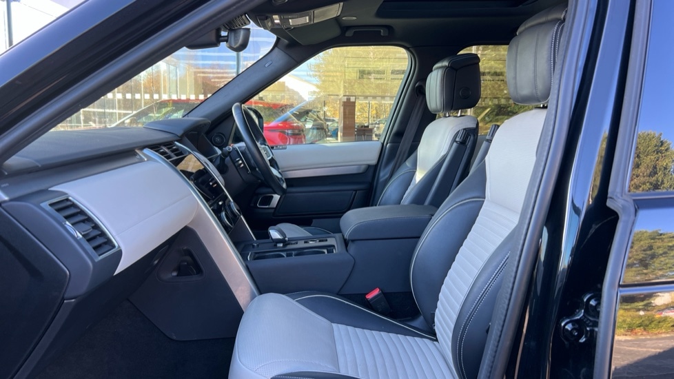 Used Land Rover Discovery 2023 for sale - 76894574: Photo 3