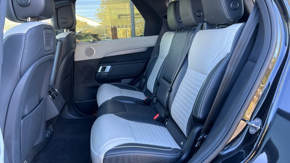 Used Land Rover Discovery 2023 for sale - 76894574: Photo 4