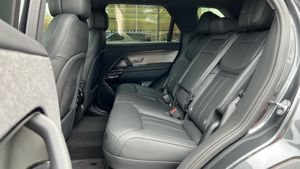 Used Land Rover Range Rover Sport 2024 for sale - 76914962: Photo 4