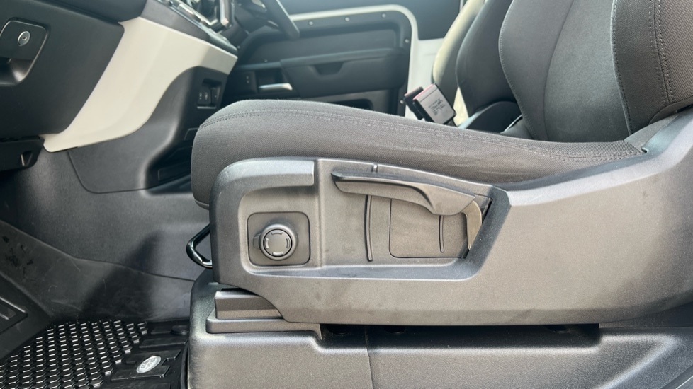 Used Land Rover Defender 2022 for sale - 76140060: Photo 47