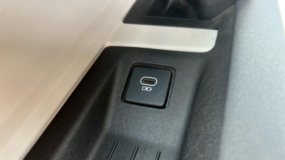 Used Land Rover Defender 2022 for sale - 76140060: Photo 48
