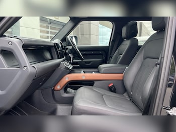 Used Land Rover Defender 2022 for sale - 75396431: Photo