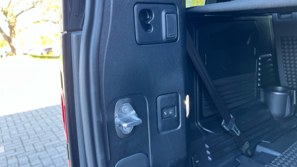 Used Land Rover Defender 2023 for sale - 76894605: Photo 35