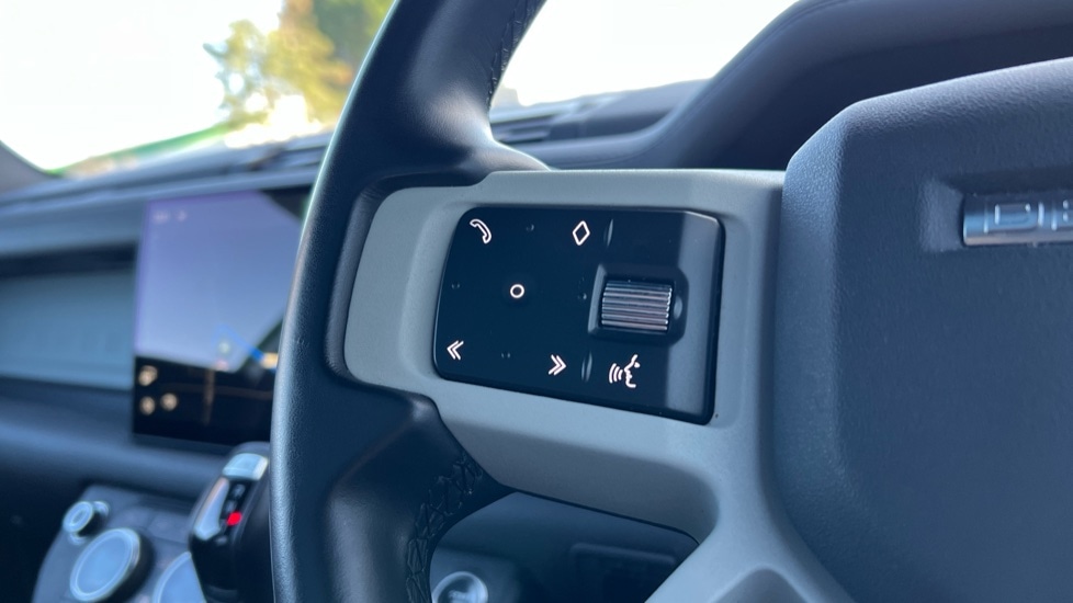 Used Land Rover Defender 2023 for sale - 76894605: Photo 44