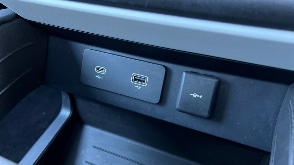 Used Land Rover Defender 2023 for sale - 76894605: Photo 46