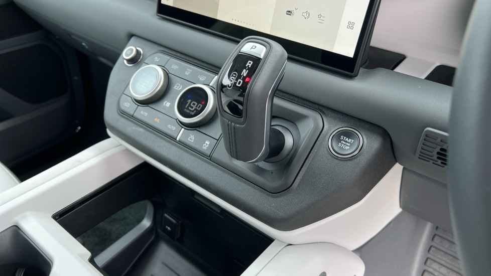 Used Land Rover Defender 2025 for sale - 76139986: Photo 13