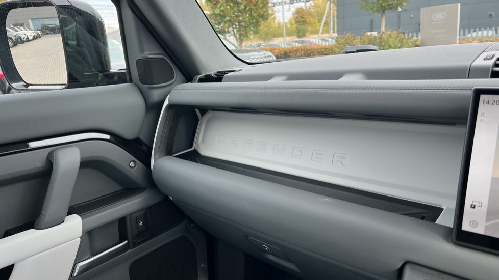 Used Land Rover Defender 2025 for sale - 76139986: Photo 22