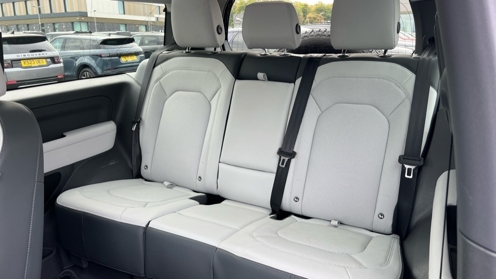 Used Land Rover Defender 2025 for sale - 76139986: Photo 4