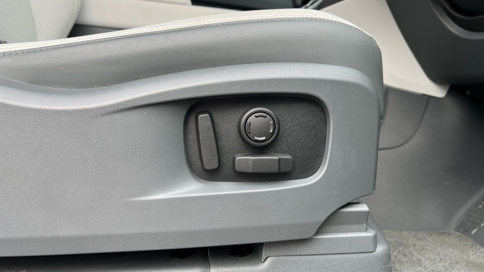 Used Land Rover Defender 2025 for sale - 76139986: Photo 45