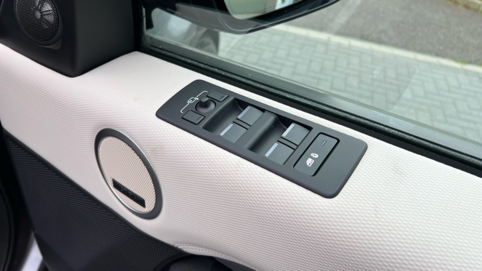 Used Land Rover Discovery 2024 for sale - 76914958: Photo 46