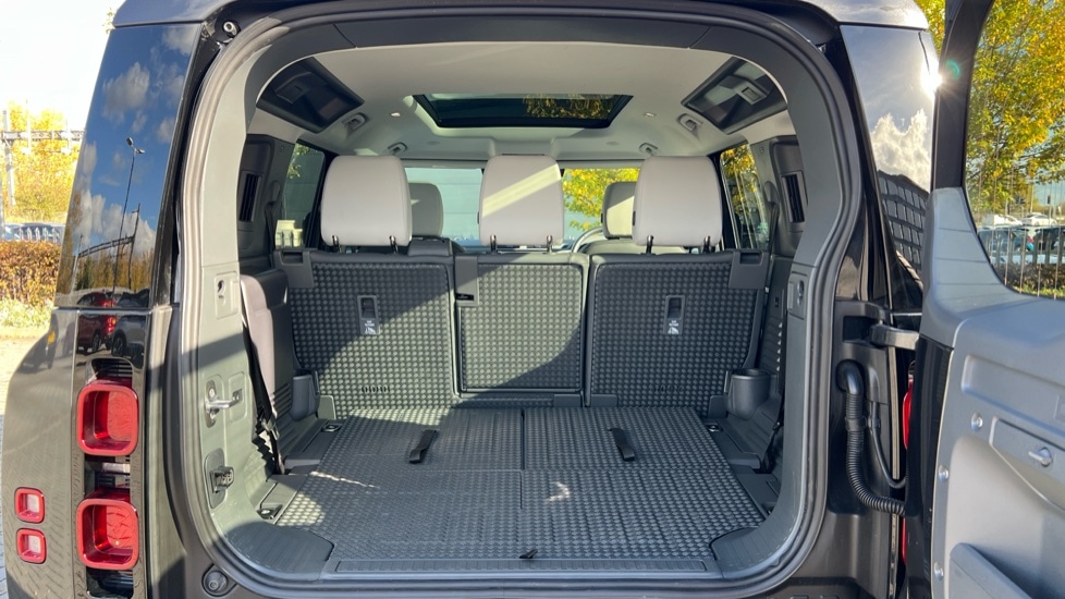 Used Land Rover Defender 2024 for sale - 76597829: Photo 10