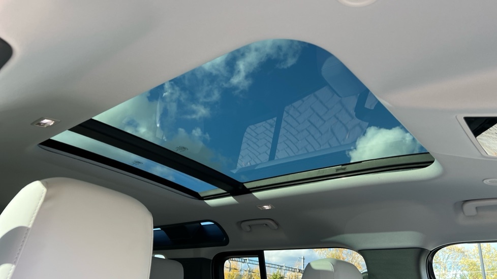 Used Land Rover Defender 2024 for sale - 76597829: Photo 21