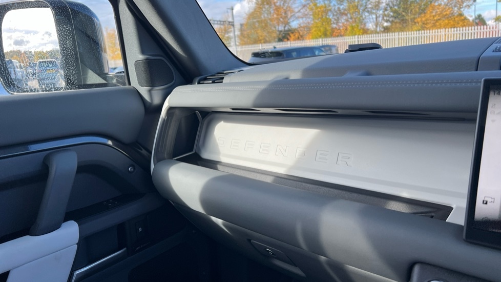 Used Land Rover Defender 2024 for sale - 76597829: Photo 23