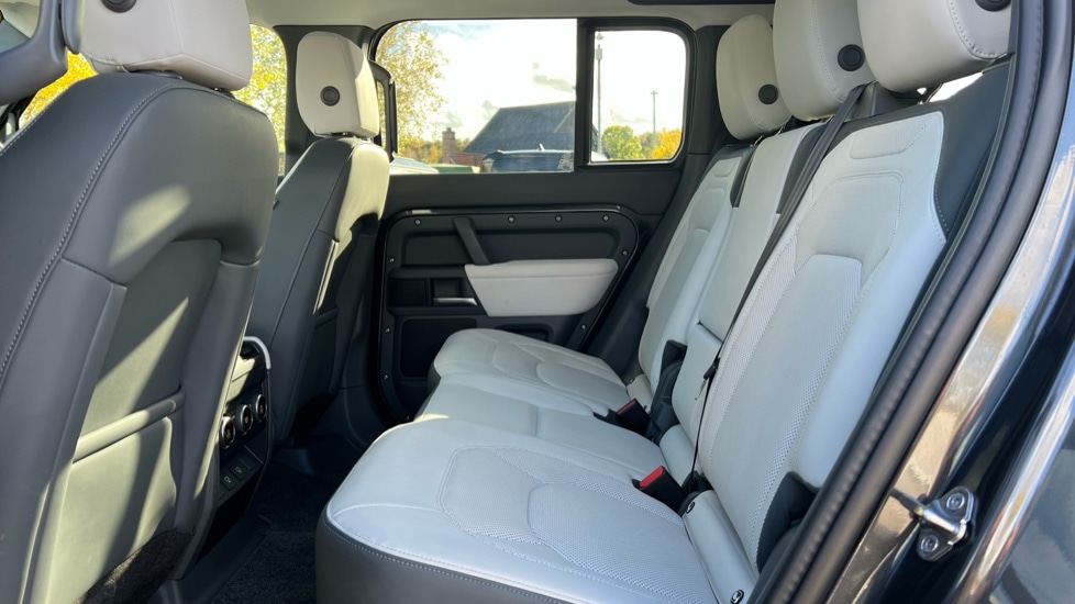 Used Land Rover Defender 2024 for sale - 76597829: Photo 4