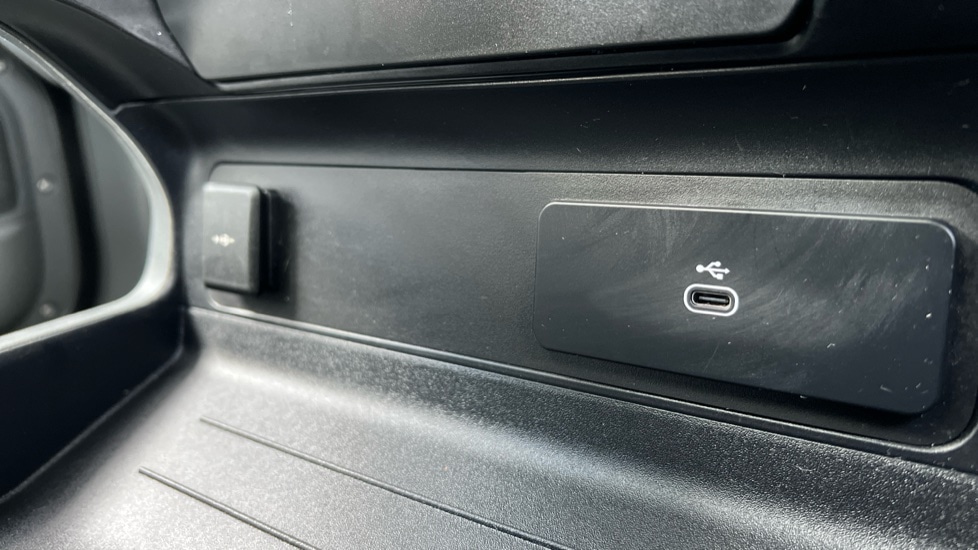 Used Land Rover Defender 2024 for sale - 76597829: Photo 76