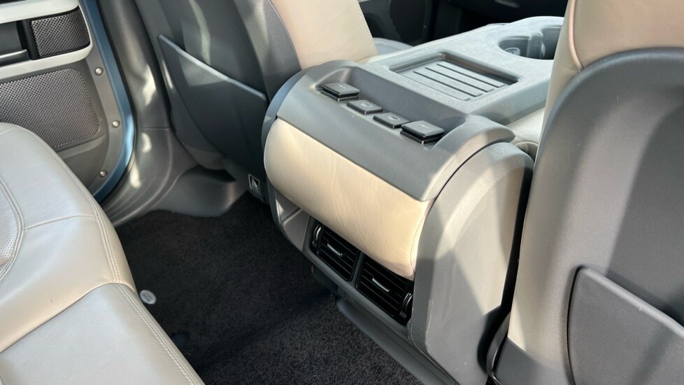 Used Land Rover Defender 2021 for sale - 76338785: Photo 18