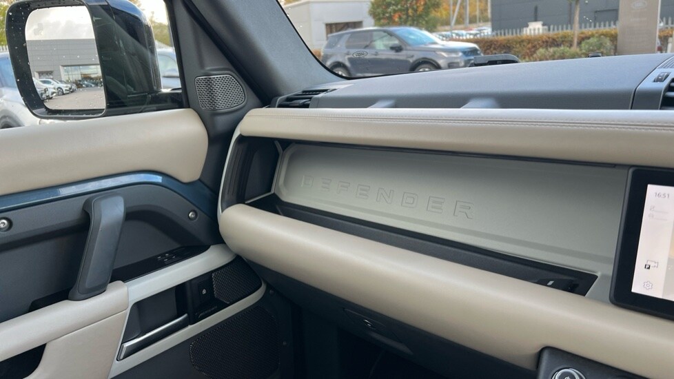 Used Land Rover Defender 2021 for sale - 76338785: Photo 23