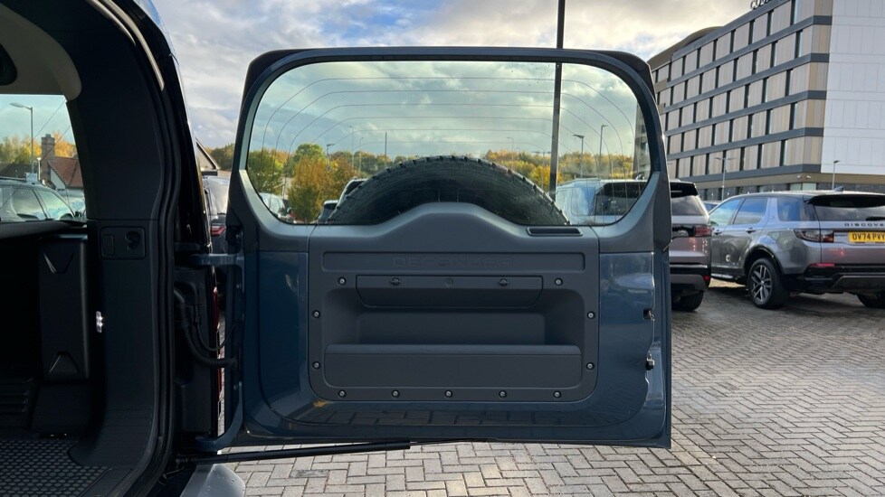 Used Land Rover Defender 2021 for sale - 76338785: Photo 24