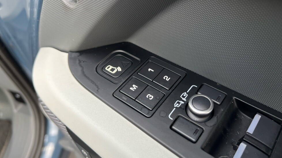 Used Land Rover Defender 2021 for sale - 76338785: Photo 44