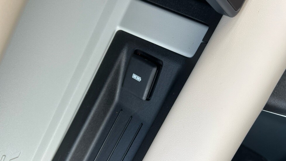 Used Land Rover Defender 2021 for sale - 76338785: Photo 59