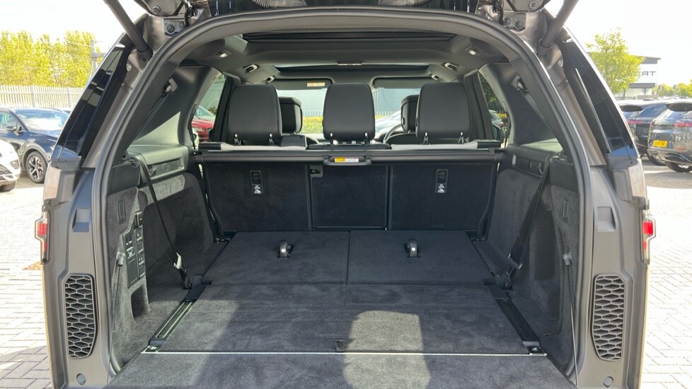Used Land Rover Discovery 2024 for sale - 76475175: Photo 10