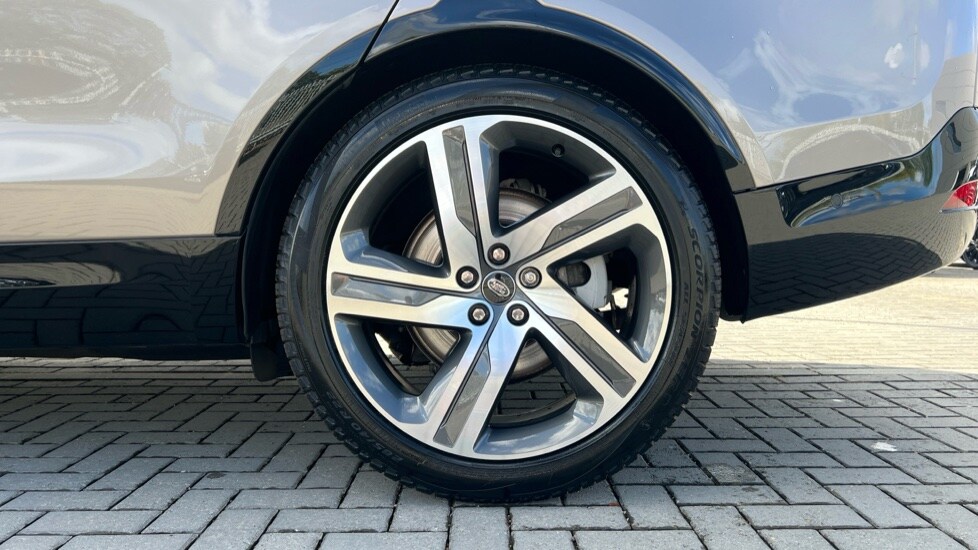 Used Land Rover Discovery 2024 for sale - 76475175: Photo 33