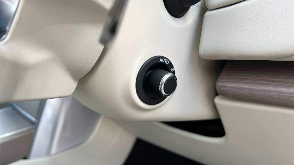 Used Land Rover Range Rover 2025 for sale - 76609697: Photo 44