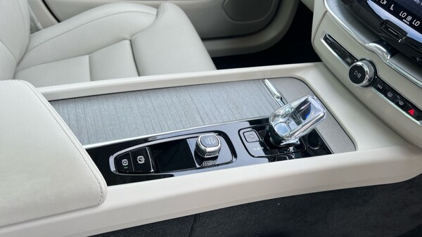 Used Volvo XC60 2024 for sale - 76139997: Photo 28