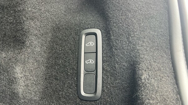 Used Volvo XC60 2024 for sale - 76139997: Photo 60