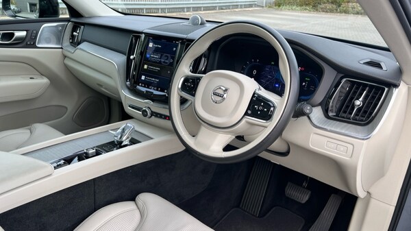 Used Volvo XC60 2024 for sale - 76139997: Photo 9