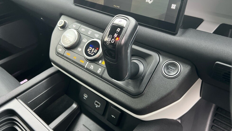 Used Land Rover Defender 2021 for sale - 76773218: Photo 13