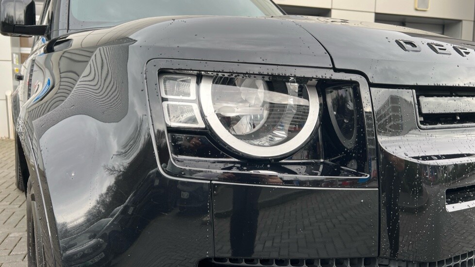 Used Land Rover Defender 2021 for sale - 76773218: Photo 17