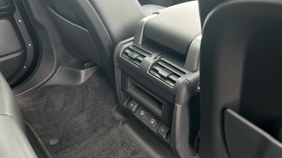 Used Land Rover Defender 2021 for sale - 76773218: Photo 18