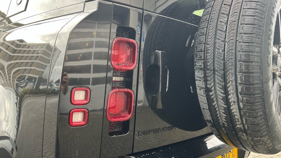 Used Land Rover Defender 2021 for sale - 76773218: Photo 19