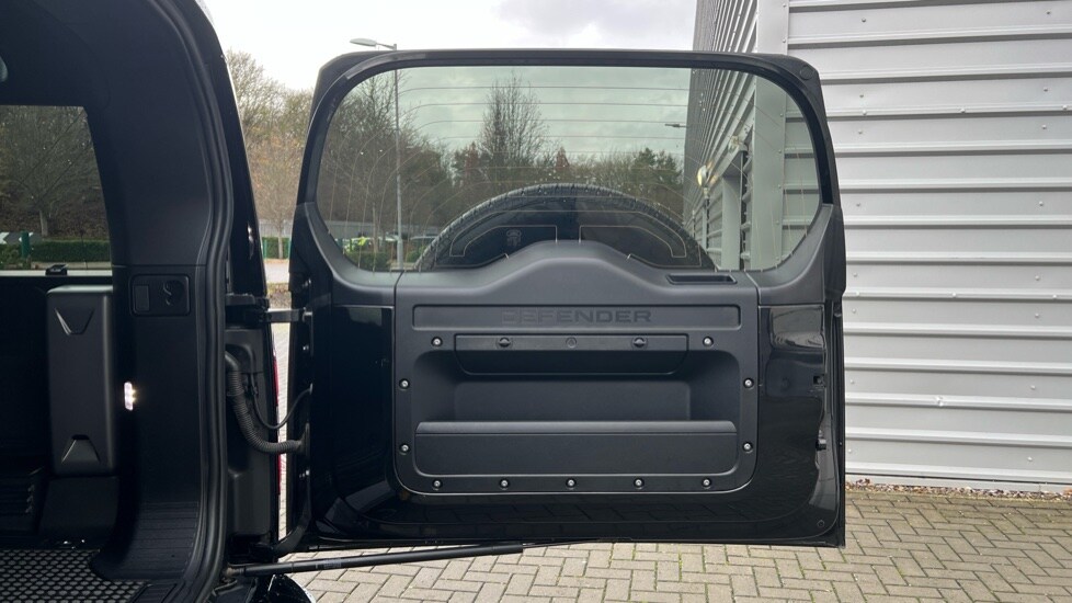 Used Land Rover Defender 2021 for sale - 76773218: Photo 23