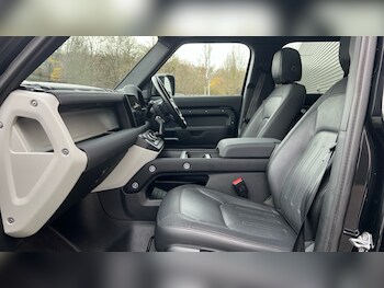 Used Land Rover Defender 2021 for sale - 76773218: Photo