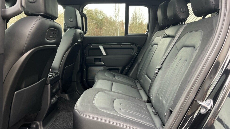 Used Land Rover Defender 2021 for sale - 76773218: Photo 4