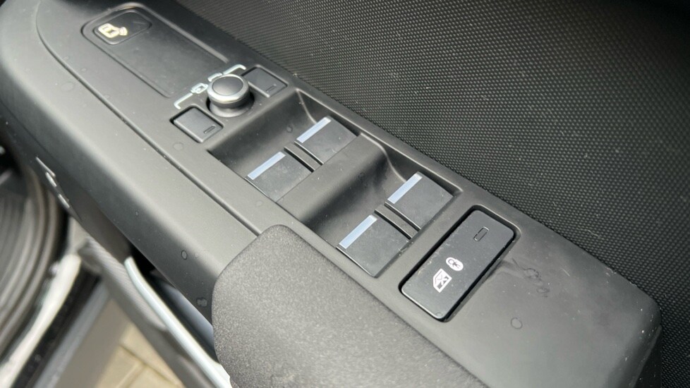 Used Land Rover Defender 2021 for sale - 76773218: Photo 44