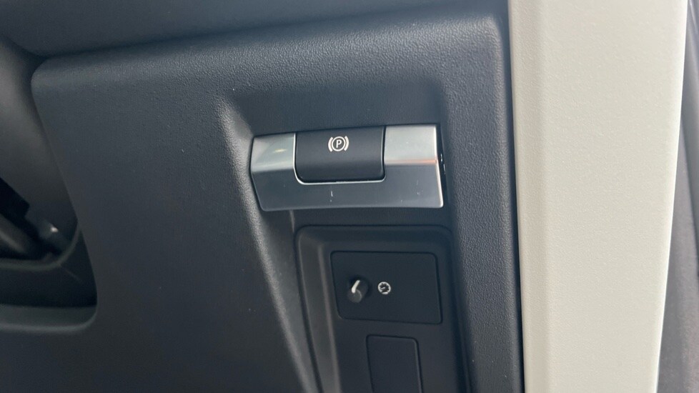 Used Land Rover Defender 2021 for sale - 76773218: Photo 46