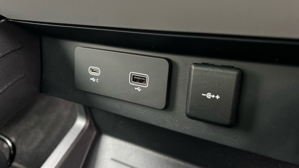 Used Land Rover Defender 2021 for sale - 76773218: Photo 48